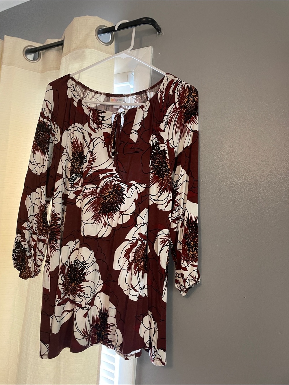 LuLaRoe Burgundy and White Floral Long Sleeve Tunic